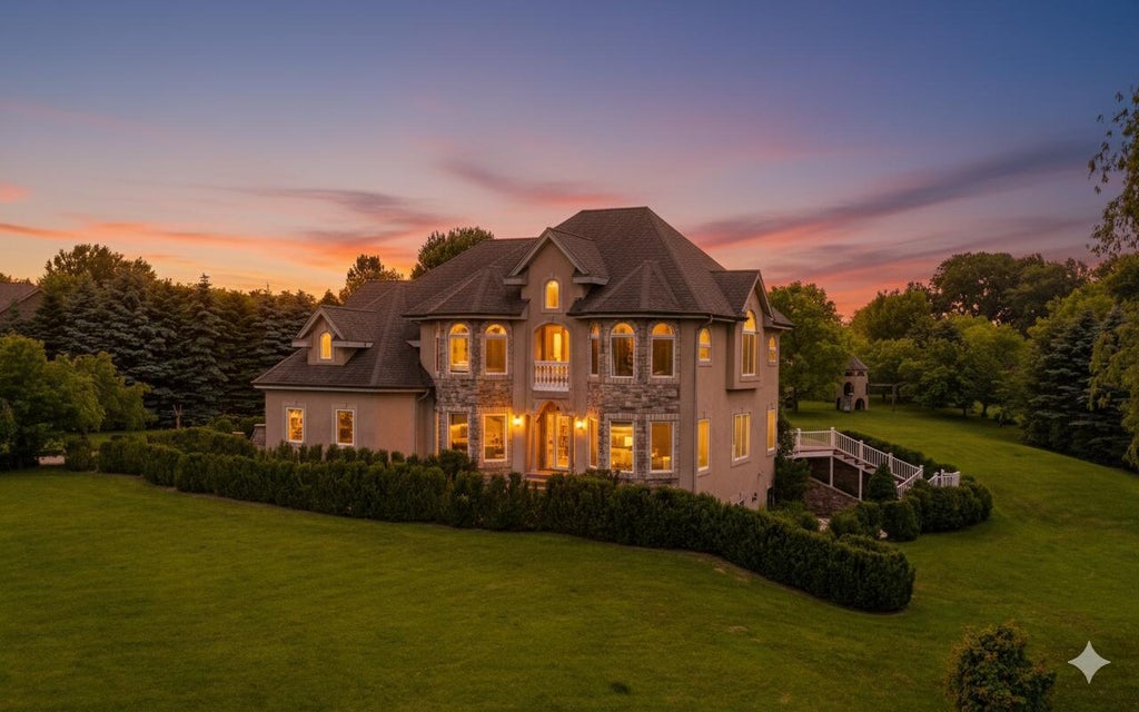 1626 Fox Hollow Ln, Cedarburg