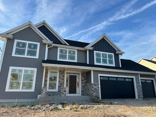 935 Kohlwey Dr, Grafton