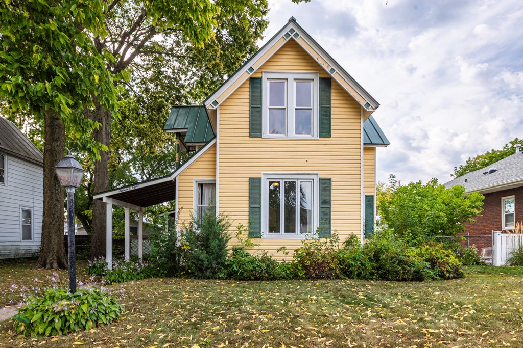 1608 West, La Crosse