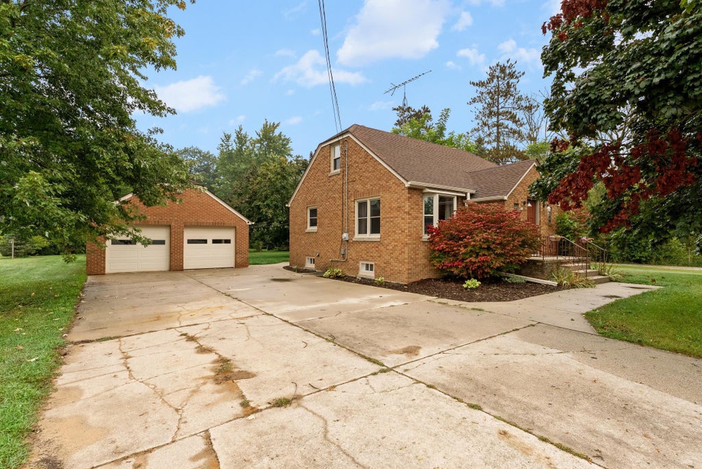 354 E Menasha, Whitelaw