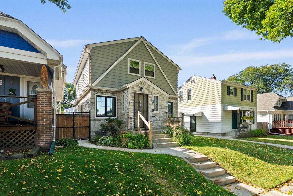 2173 S 61st St, West Allis