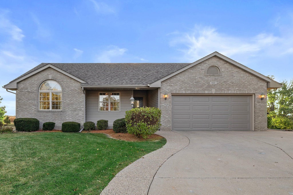 940 Laurie, Walworth