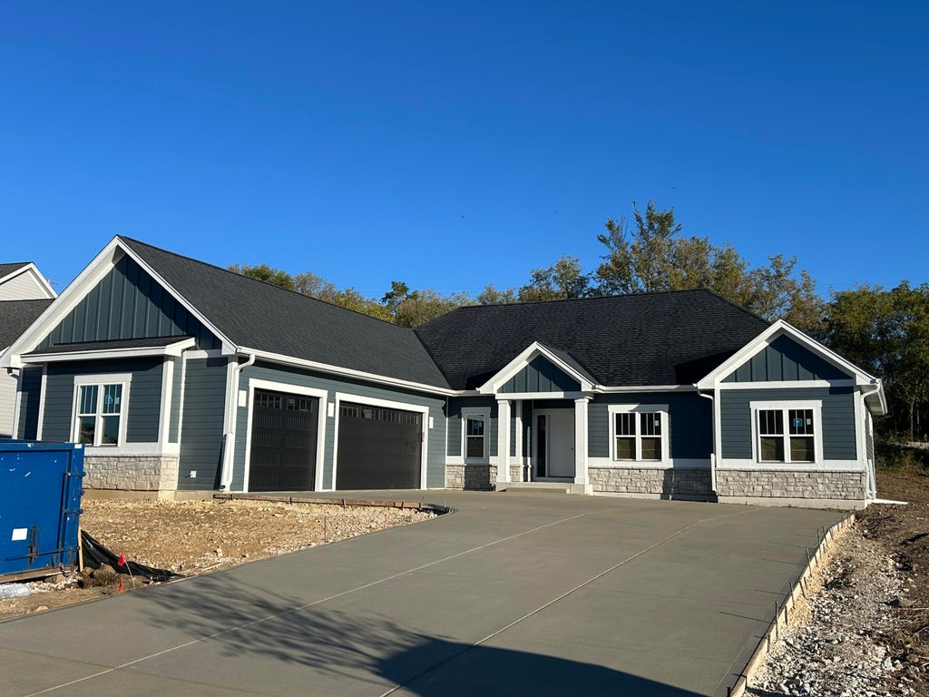 N55w25282 Crescent Hill Dr, Sussex