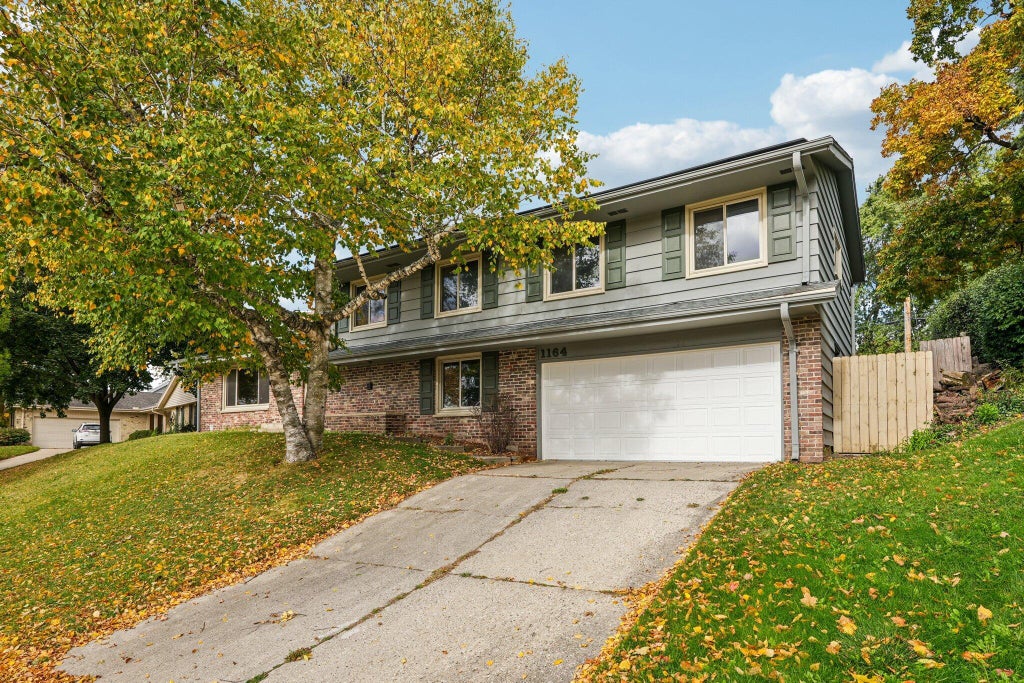 1164 Downing Dr, Waukesha