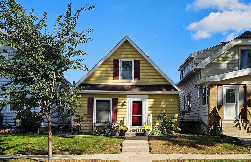 2322 S 64th St, West Allis