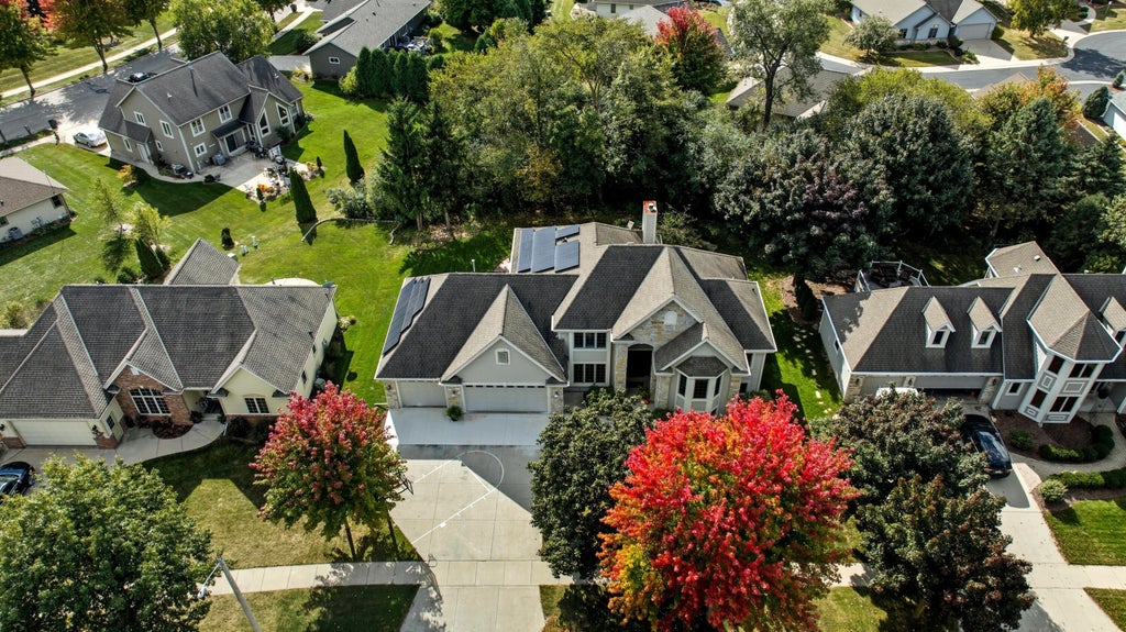 915 Schloemer Dr, West Bend