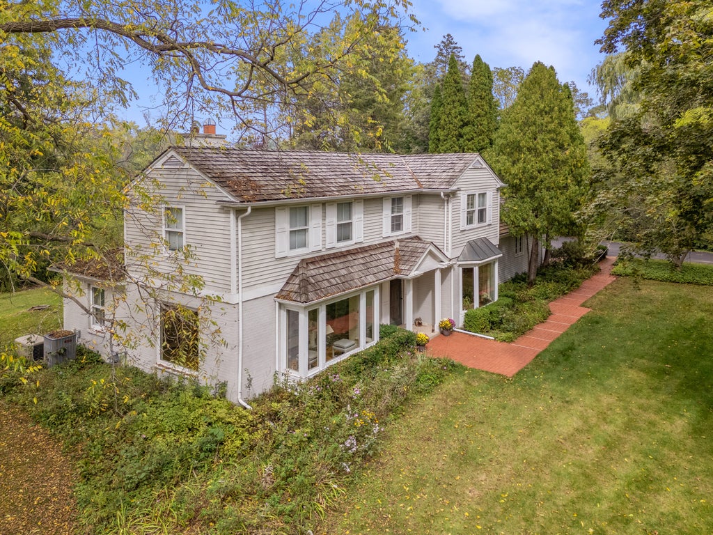 8221 N Pelican Ln, River Hills