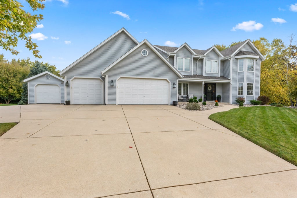 284 Sand Hill, Dousman