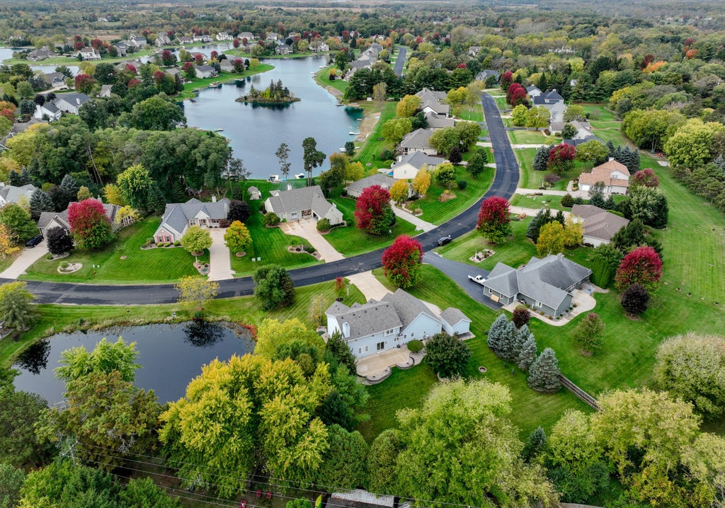 284 Sand Hill Ln, Dousman