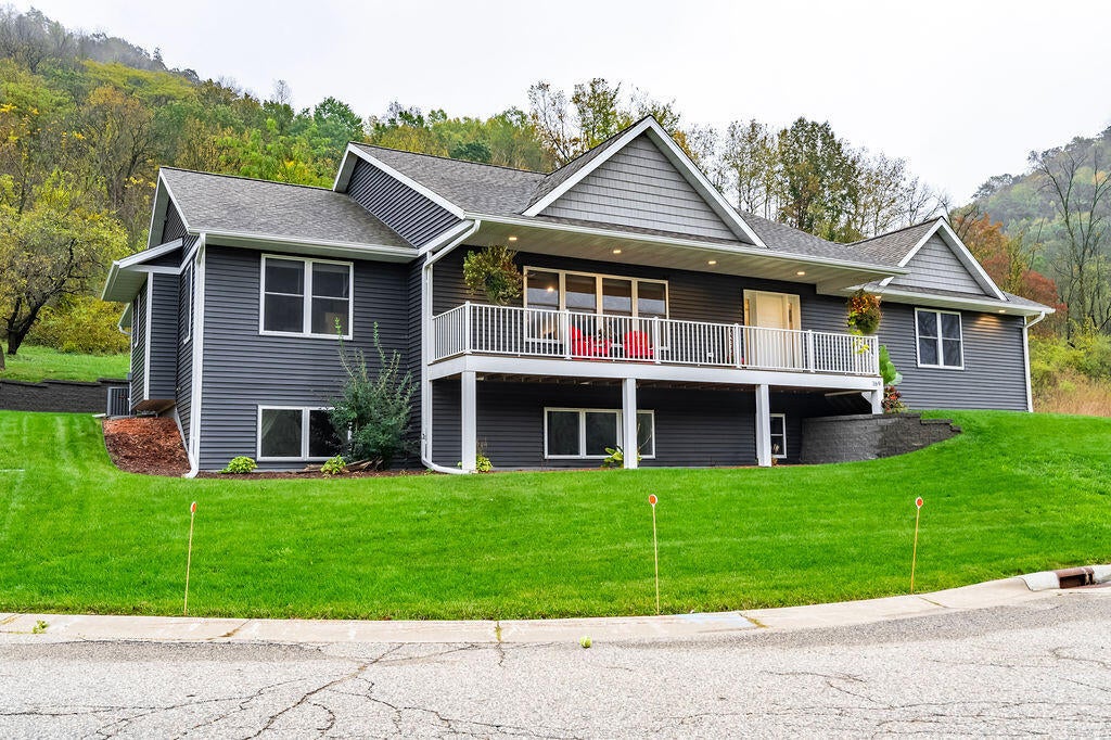 169 Cobblestone Ln, Winona