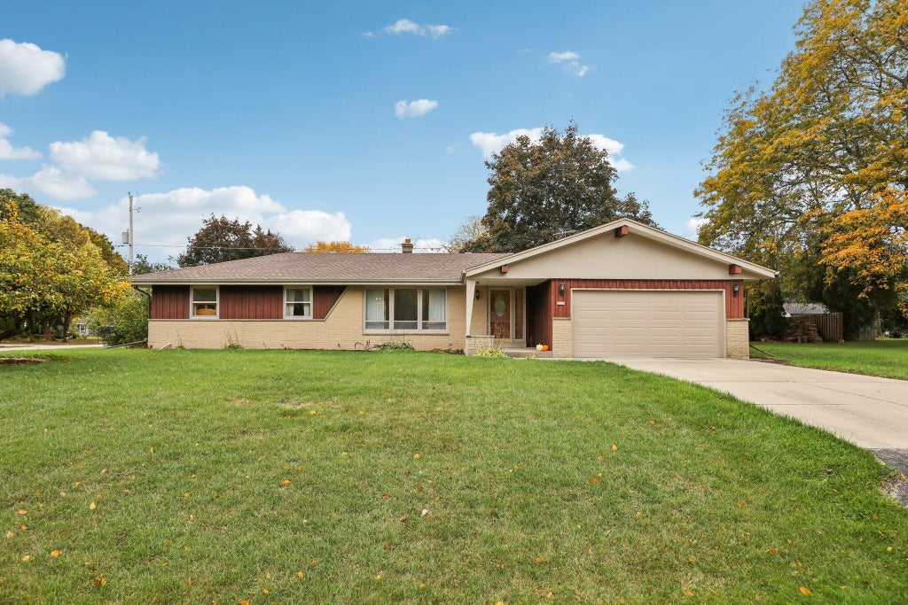5503 W Silverleaf, Brown Deer