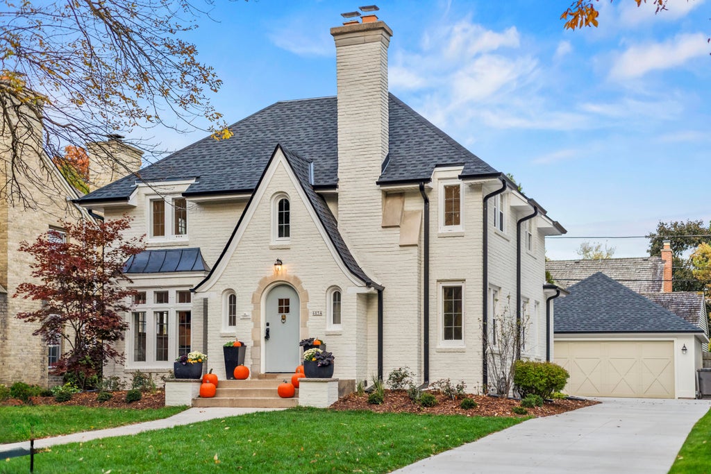 6054 N Bay Ridge Ave, Whitefish Bay