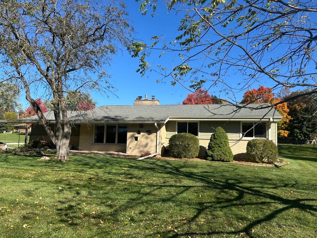 3500 Westwood Dr, Brookfield