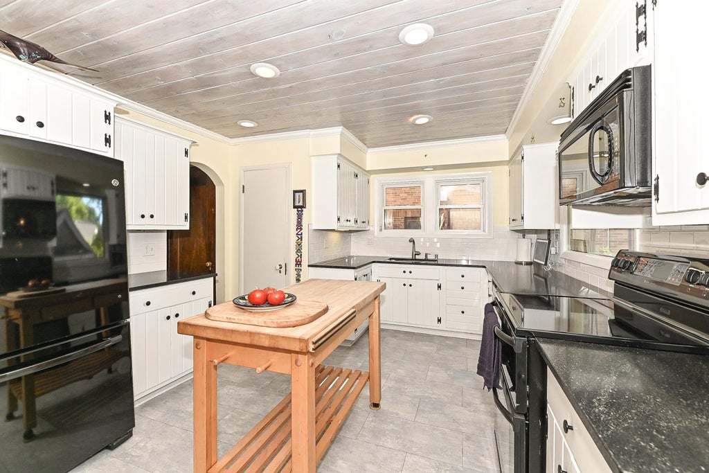 1543 N 60th St, Wauwatosa