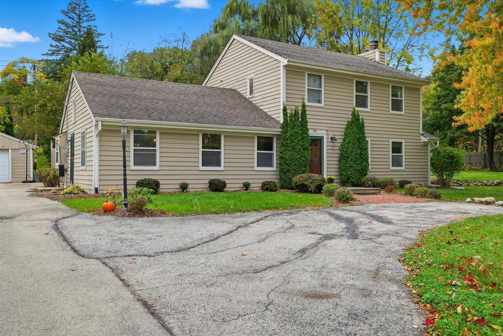 955 S Calhoun Rd, Brookfield