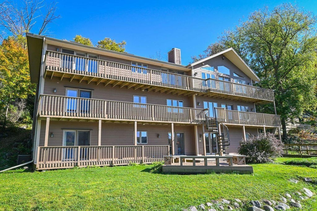 5611 S Kurtz Rd, Hales Corners