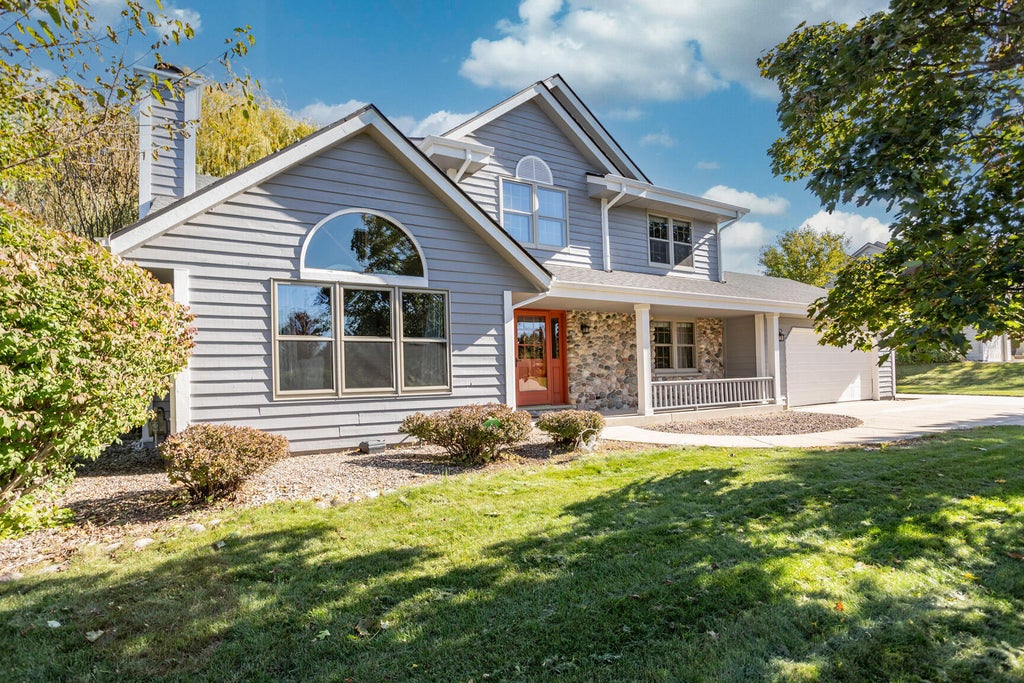 W143n10660 Magnolia Dr, Germantown