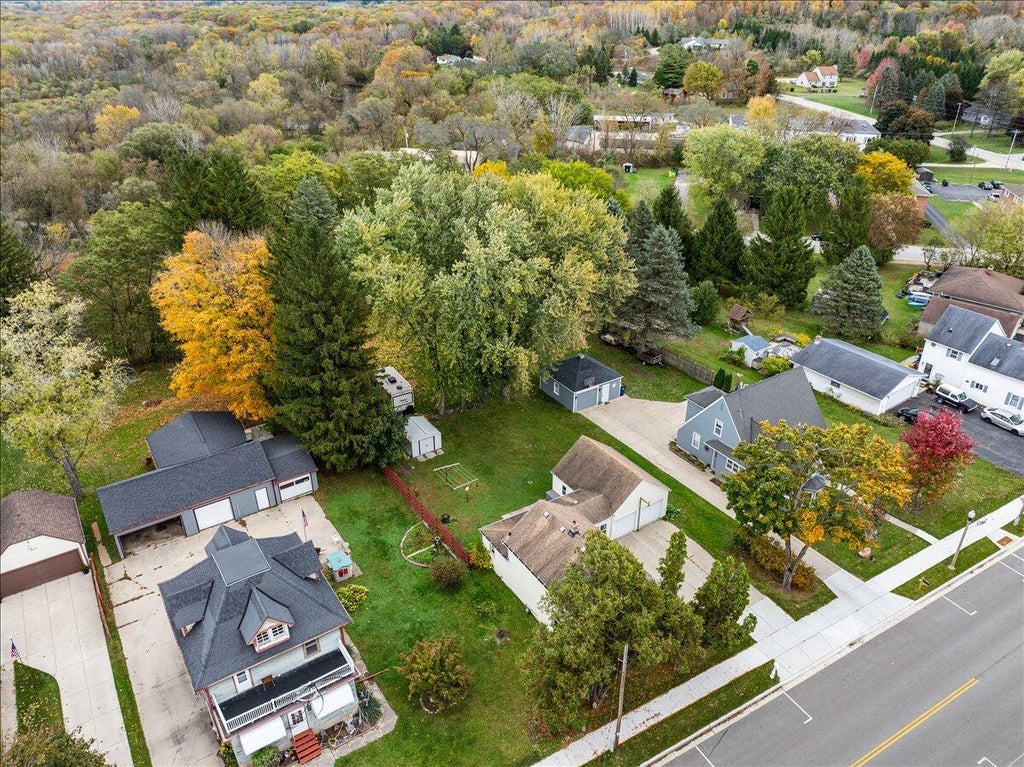 300 W Main, Newburg