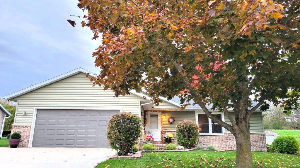 718 Donald, Mayville