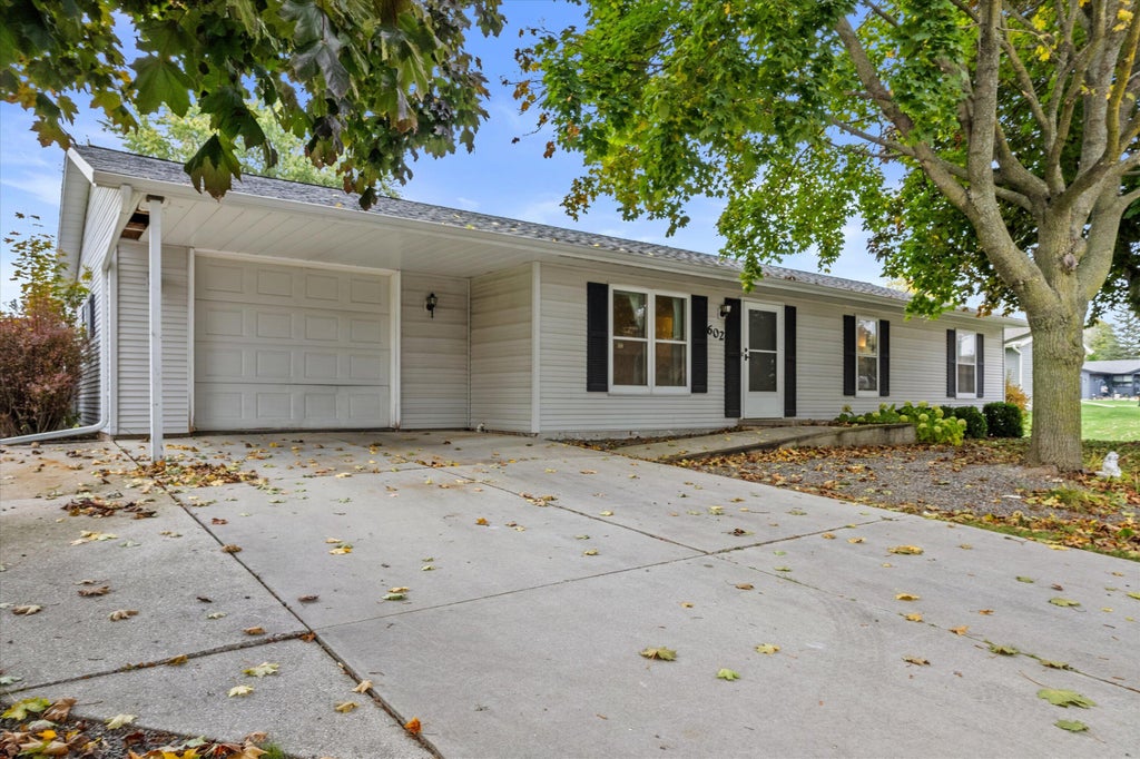 602 Millersville Ave, Howards Grove