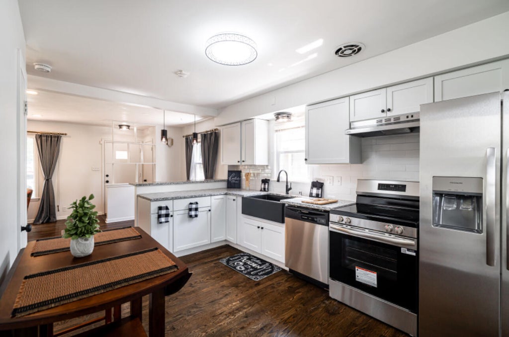 4731 N 78th Ct, Milwaukee