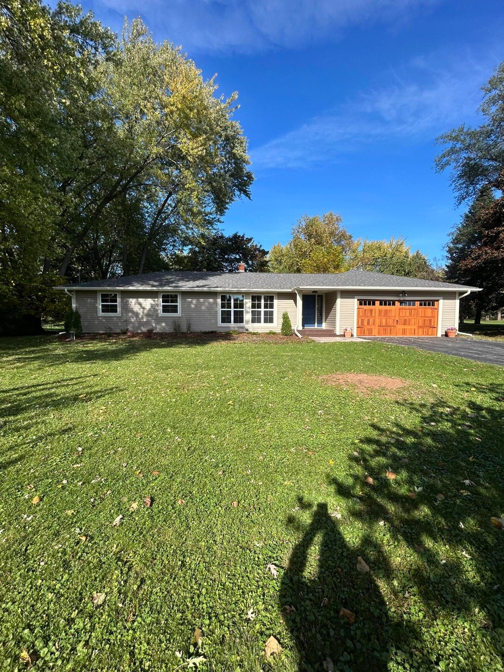 N35 W28682 Old North Shore Dr, Delafield