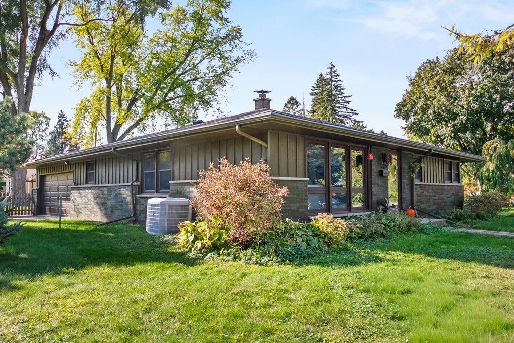 723 W Riverview Dr, Glendale