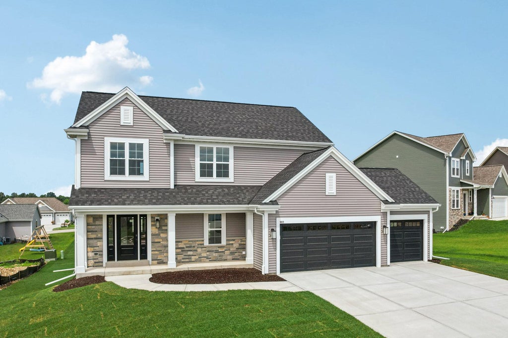 665 Mary Way, Slinger