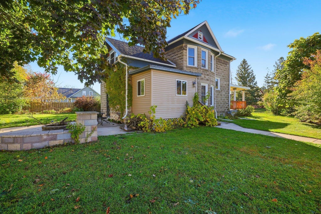 2872 Edwards St, East Troy