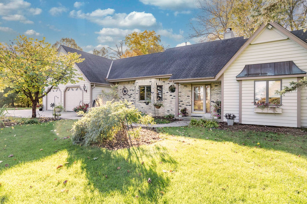 W243n7650 Hilltop Ct, Lisbon