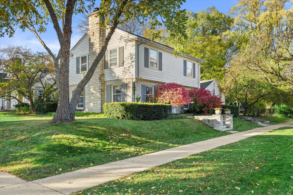 9515 Ridge, Wauwatosa