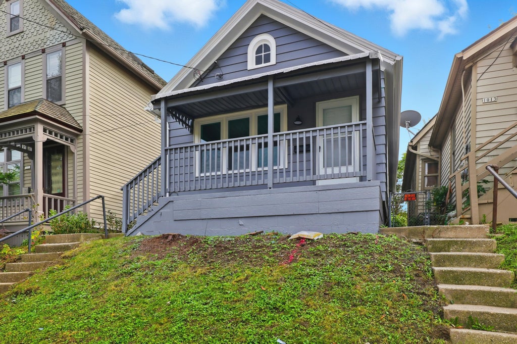 1017 E Pearson St, Milwaukee