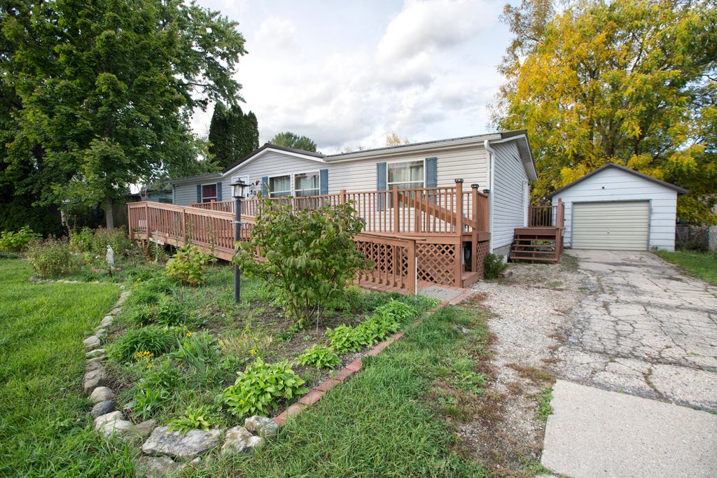 506 Center St, Clyman