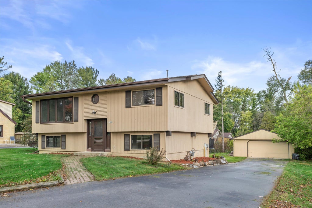 12230 W Grange Ave, Hales Corners