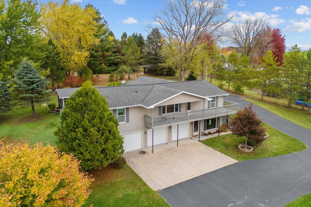 W8924 Steve Ln, Scott