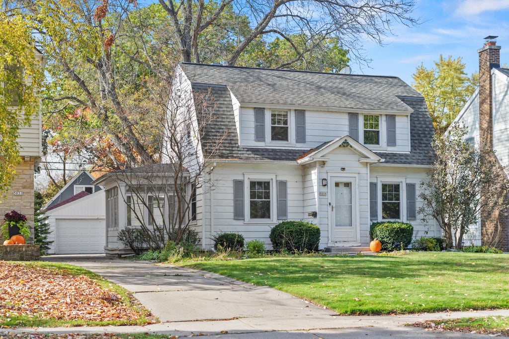 5039 N Woodruff, Whitefish Bay