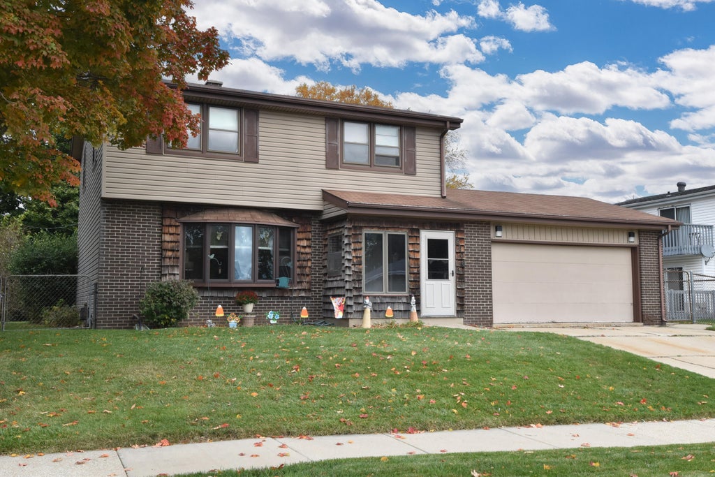 8608 Westbrook, Sturtevant