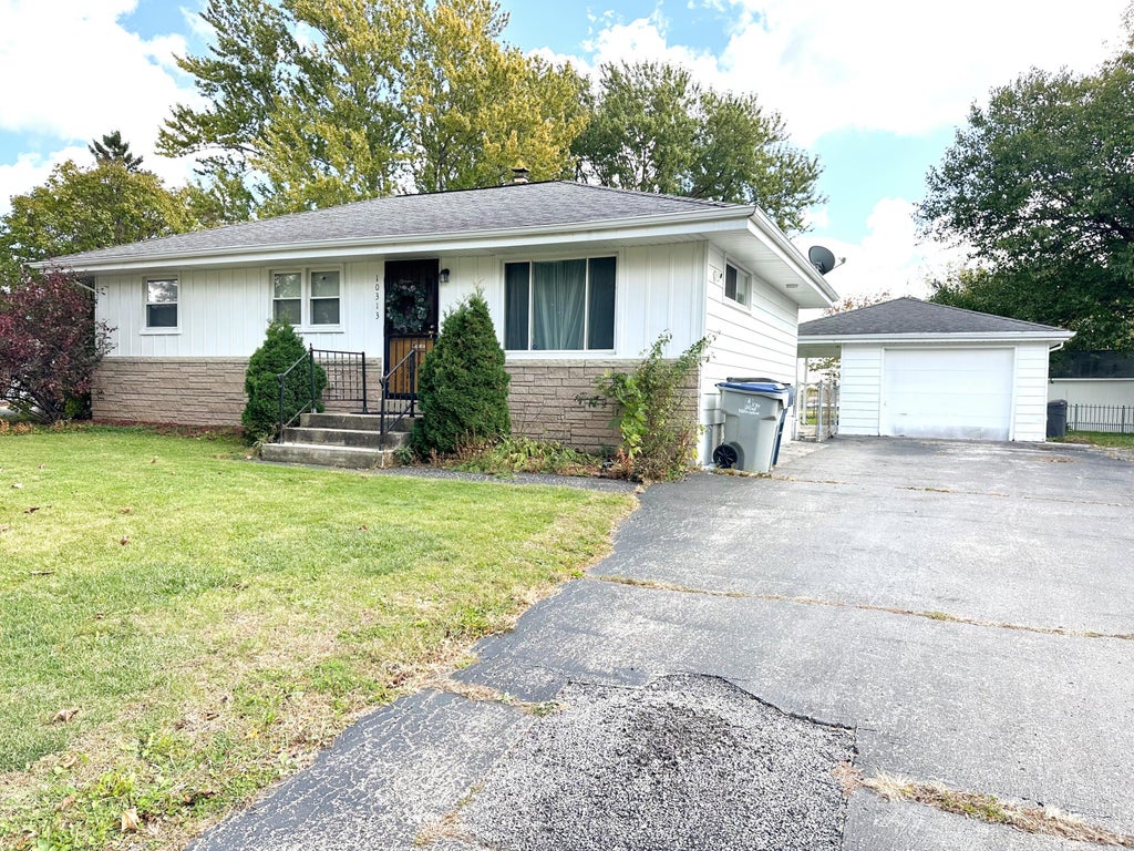 10313 W Harvest Ln, Milwaukee