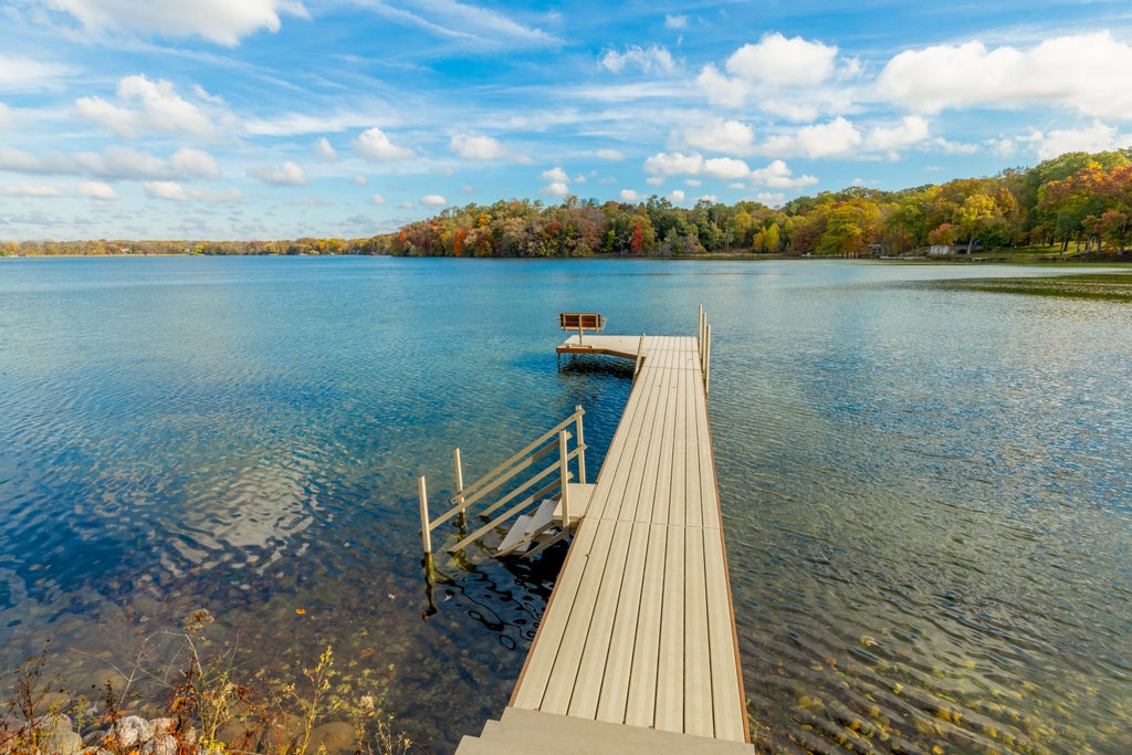 34352 Valley, Delafield