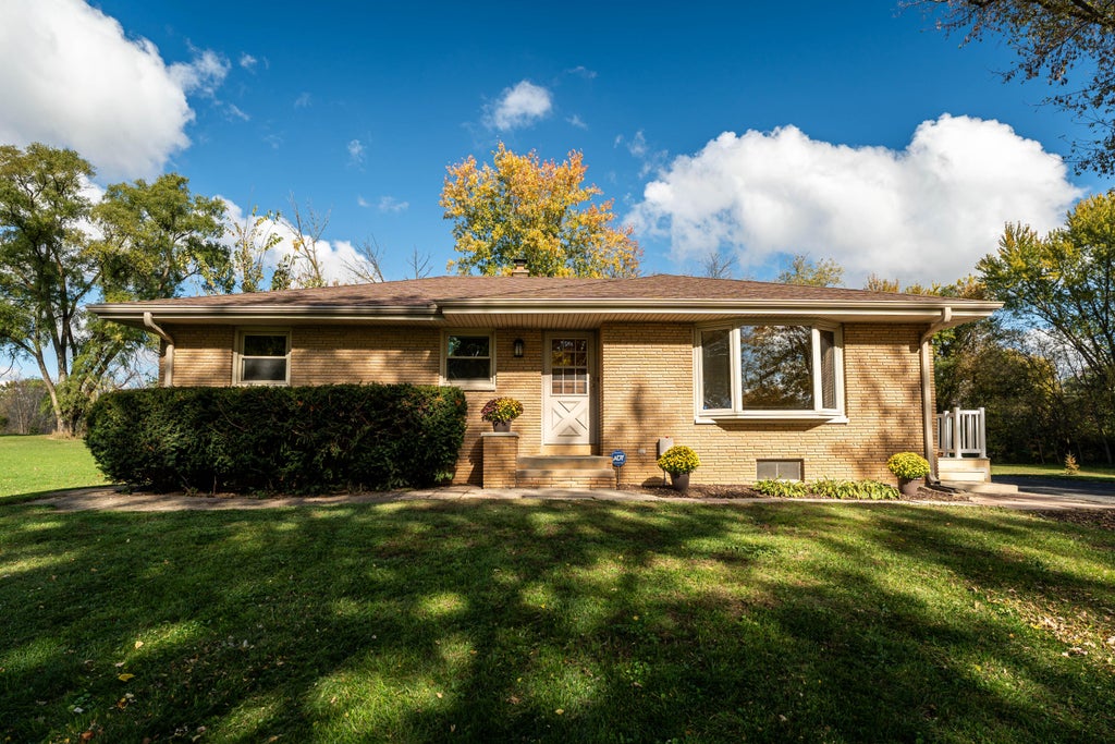 18450 W College Ave, New Berlin