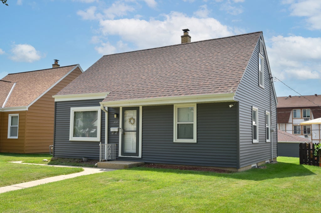 3137 S 19th St, Milwaukee