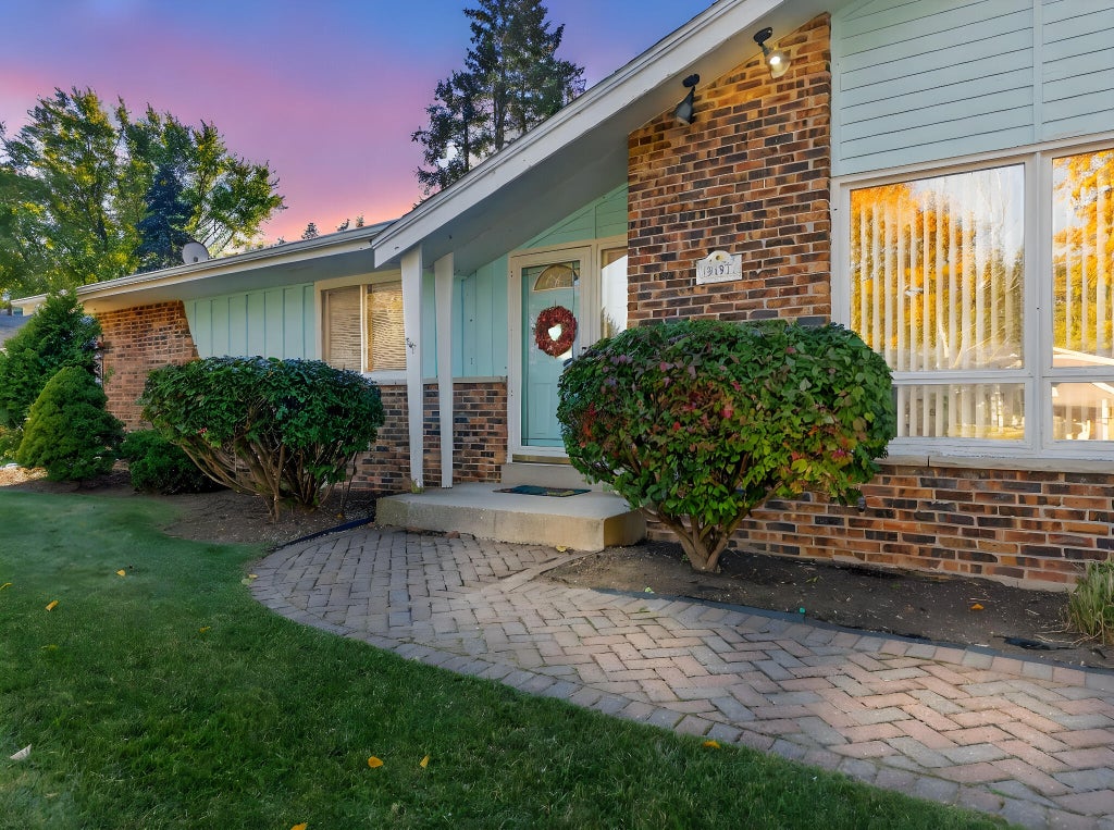 9497 N Maura Ln, Brown Deer