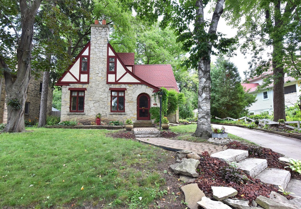 1624 N 69th, Wauwatosa