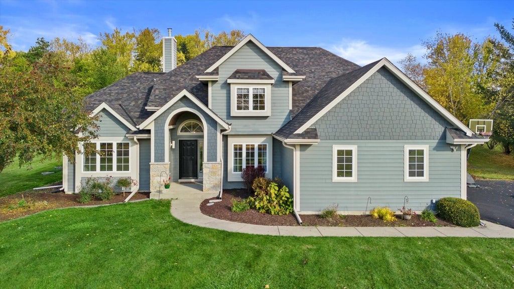 N76w24944 Ridgefield Dr, Lisbon