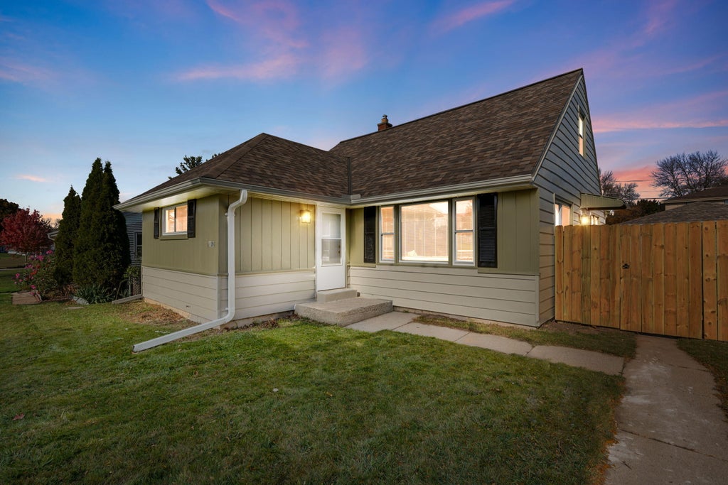 2028 W Whitaker Ave, Milwaukee