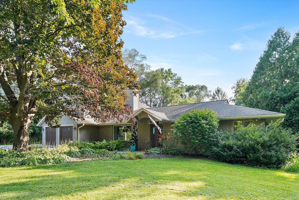1339 Cedar Creek Pkwy, Cedarburg