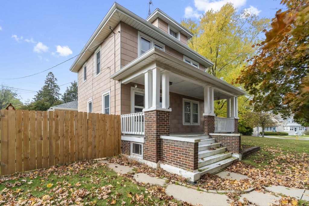 1348 Fond Du Lac St, West Bend