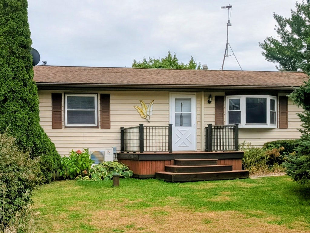 N7436 Grand View Dr, Whitewater