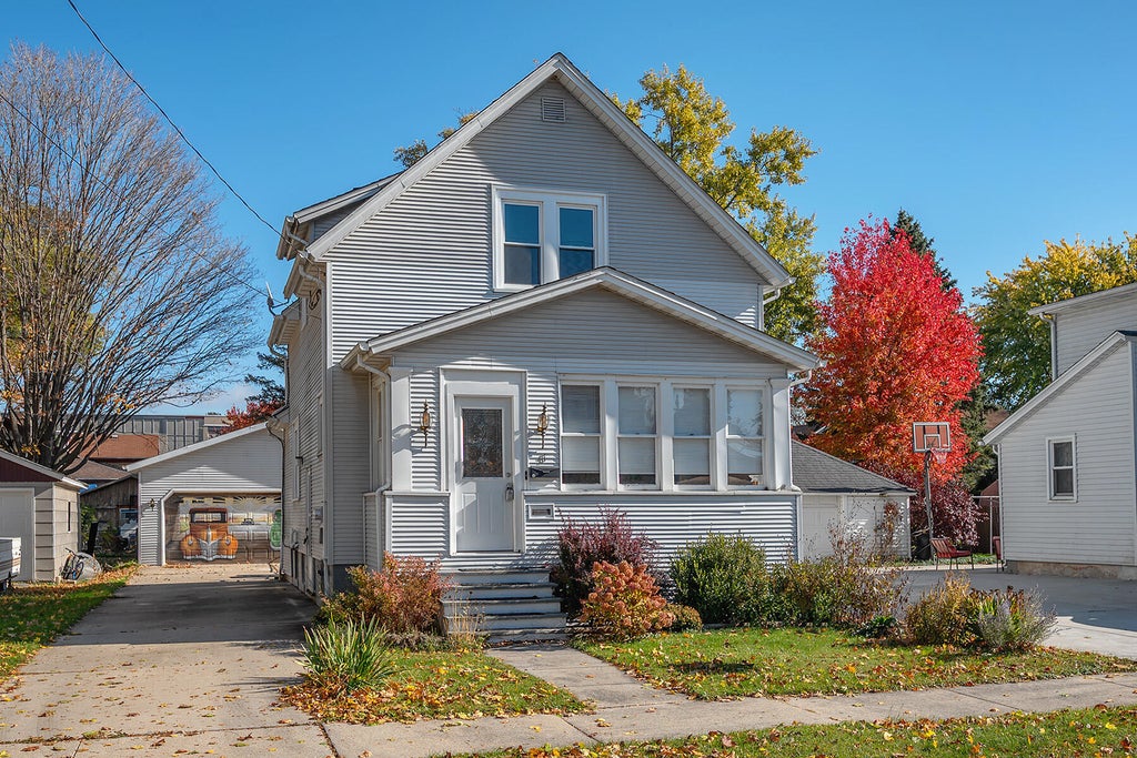 411 S 7th St, Watertown