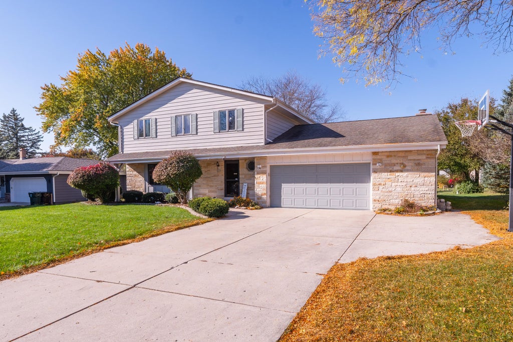 3295 S 149th, New Berlin